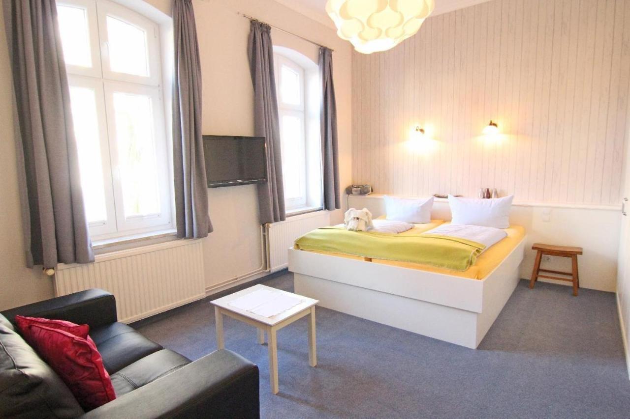Kapitaenshaus-Lassen-Zimmer-Amistad Hotel เวสเทอร์แลนด์ ภายนอก รูปภาพ