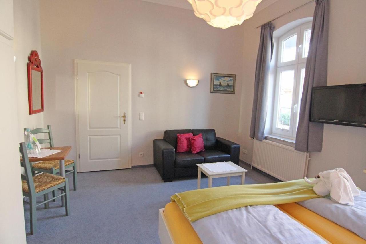 Kapitaenshaus-Lassen-Zimmer-Amistad Hotel เวสเทอร์แลนด์ ภายนอก รูปภาพ