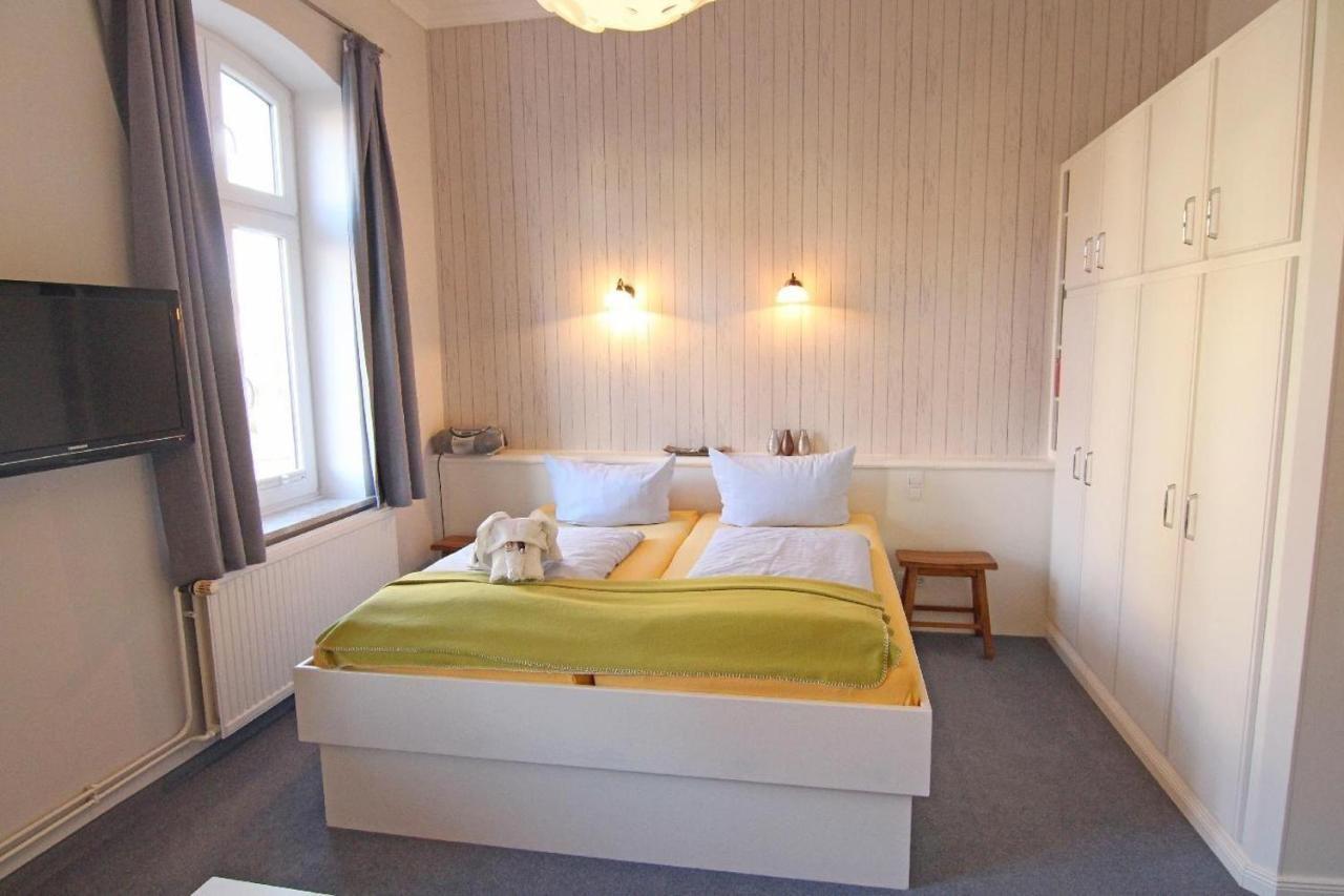 Kapitaenshaus-Lassen-Zimmer-Amistad Hotel เวสเทอร์แลนด์ ภายนอก รูปภาพ