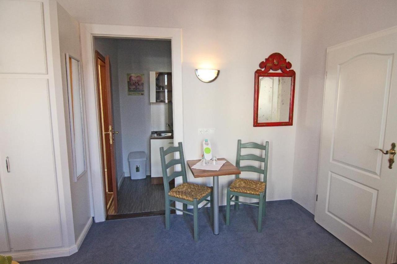 Kapitaenshaus-Lassen-Zimmer-Amistad Hotel เวสเทอร์แลนด์ ภายนอก รูปภาพ